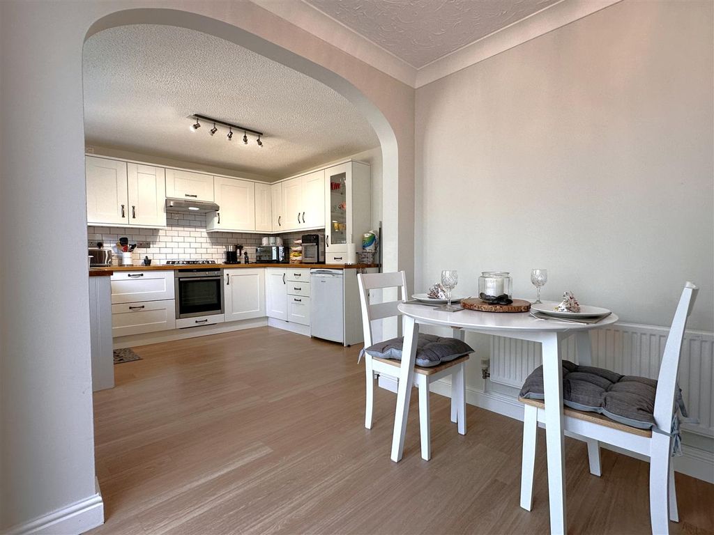 Property photo 2 of 19 Kitchen/Diner 581