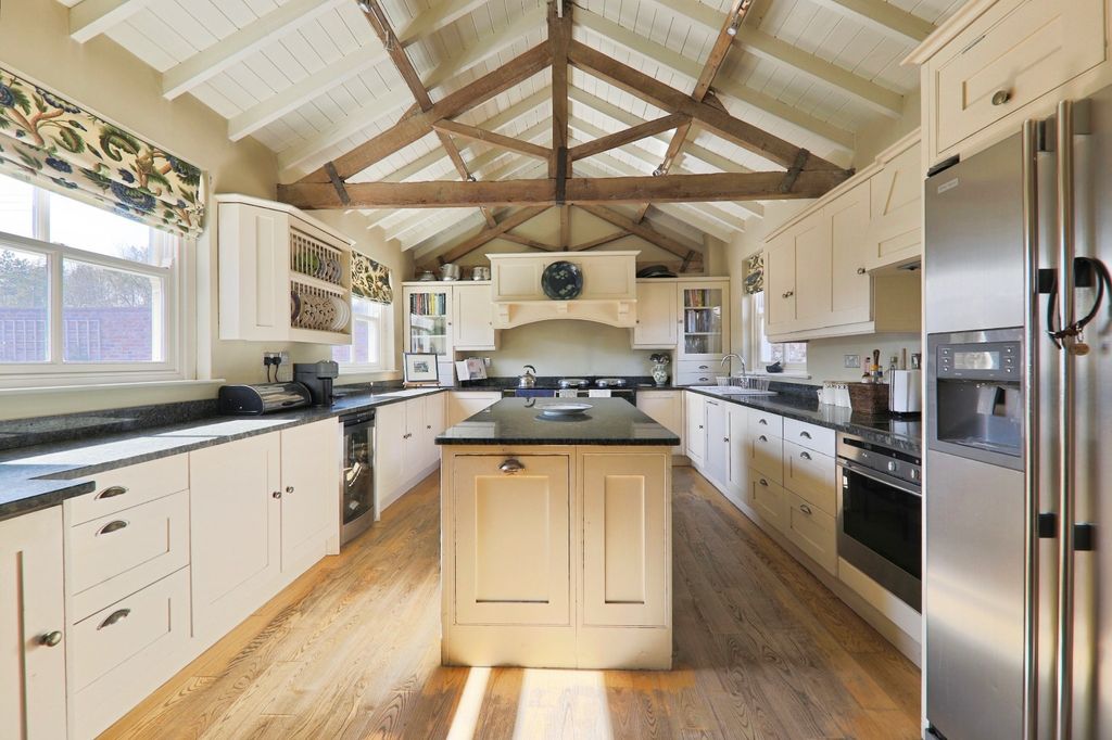 Property photo 1 of 41 4106823