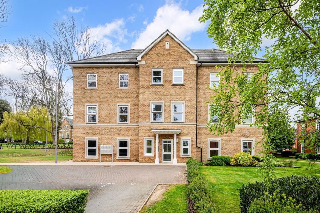 Property photo 1 of 14 Chaucer Court