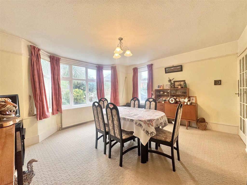 Property photo 3 of 32