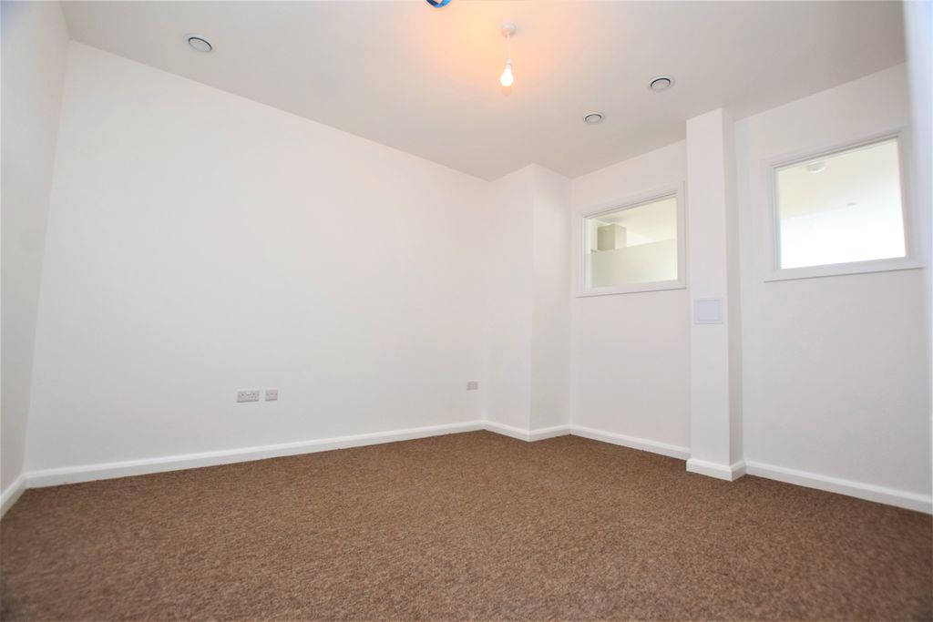 Property photo 3 of 8 Photo 03
