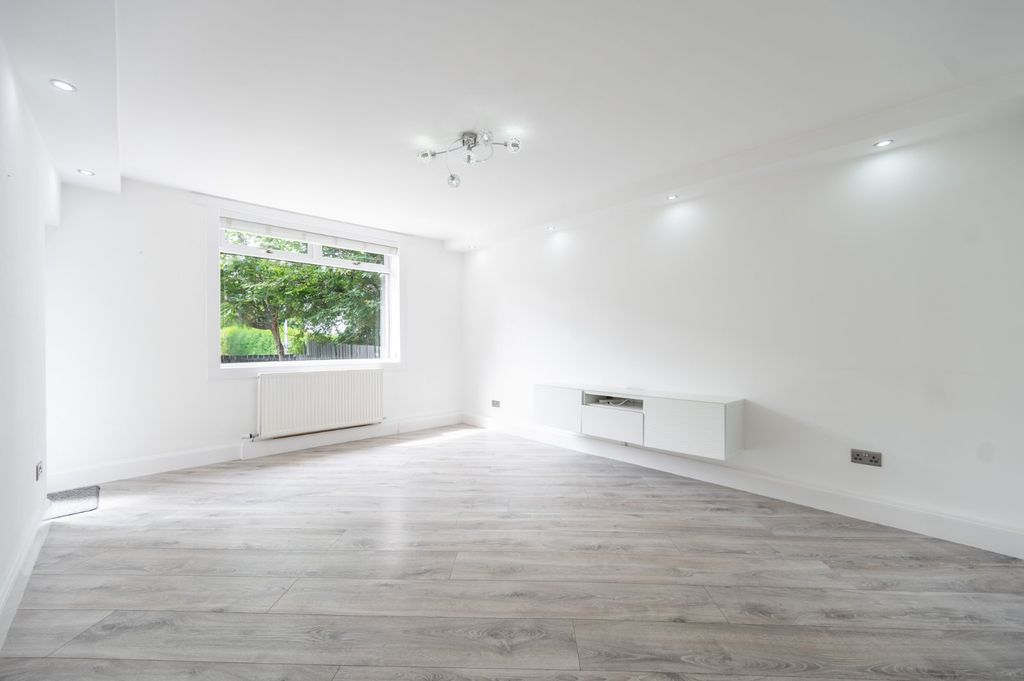 Property photo 2 of 11 Picture No. 02