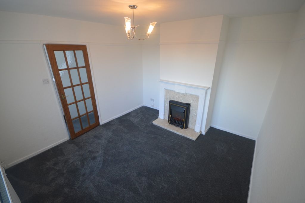 Property photo 3 of 16 Lounge