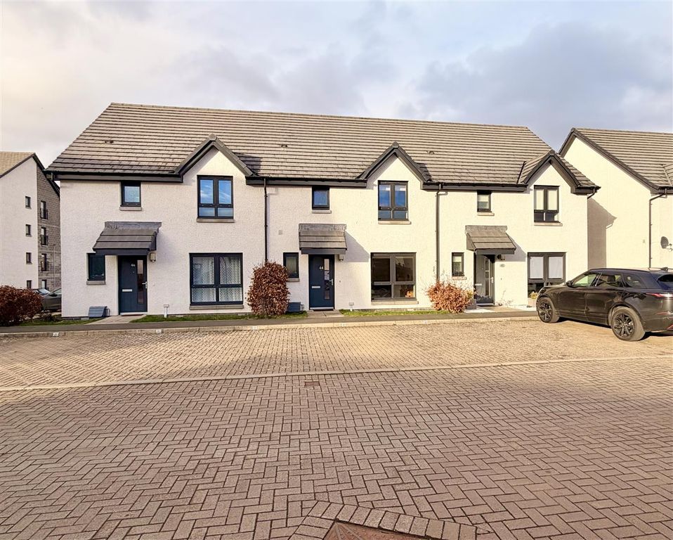 Property photo 1 of 17 External