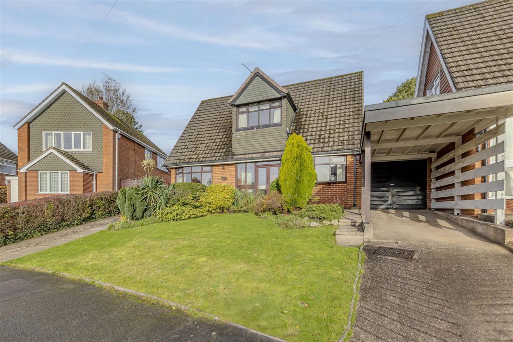 Property photo 1 of 40 Front Aspect