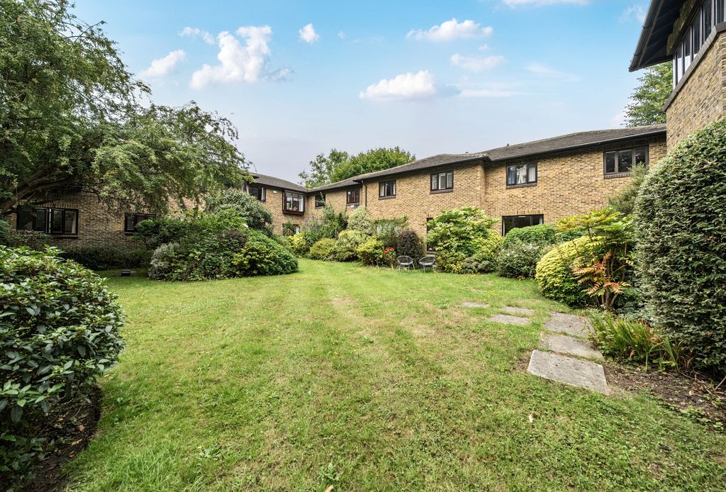 Property photo 2 of 11 1332459-12-6889Fc...