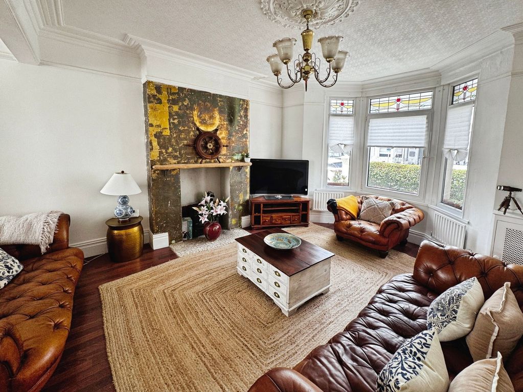 Property photo 2 of 32