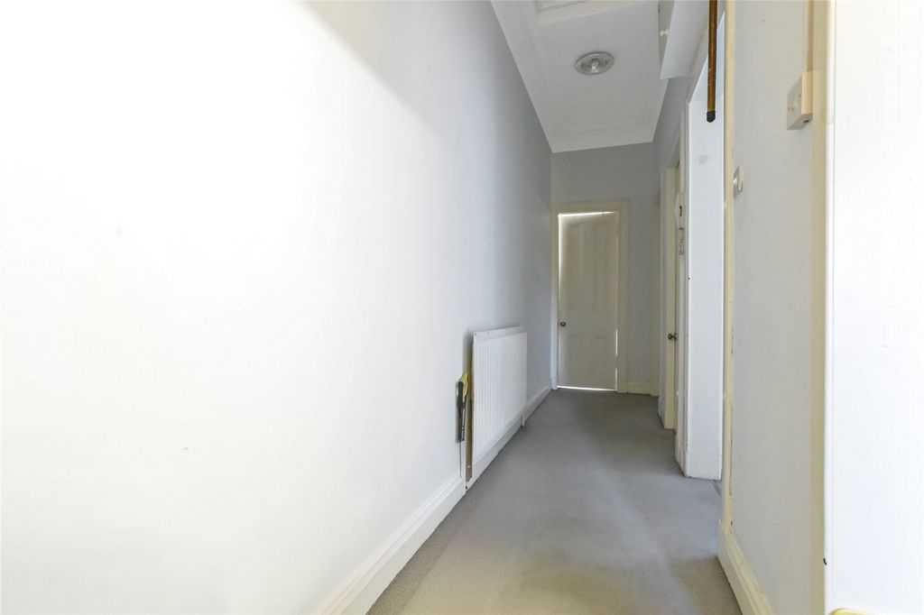 Property photo 2 of 20 Entrance Hall