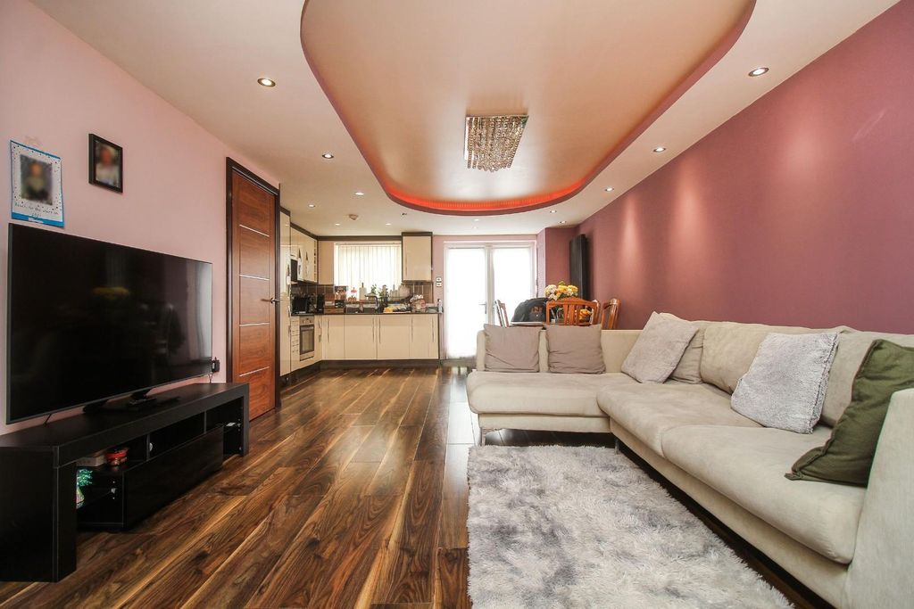 Property photo 2 of 10 2
