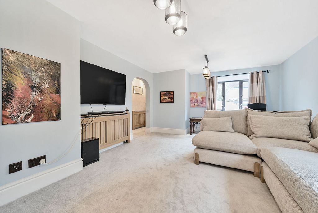 Property photo 3 of 17