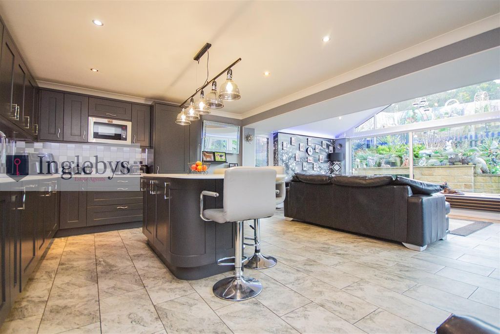 Property photo 2 of 49