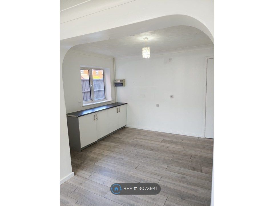 Property photo 3 of 14 Dining Room