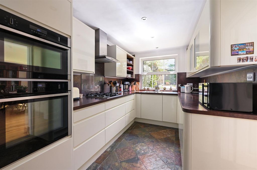 Property photo 2 of 14 Kitchen