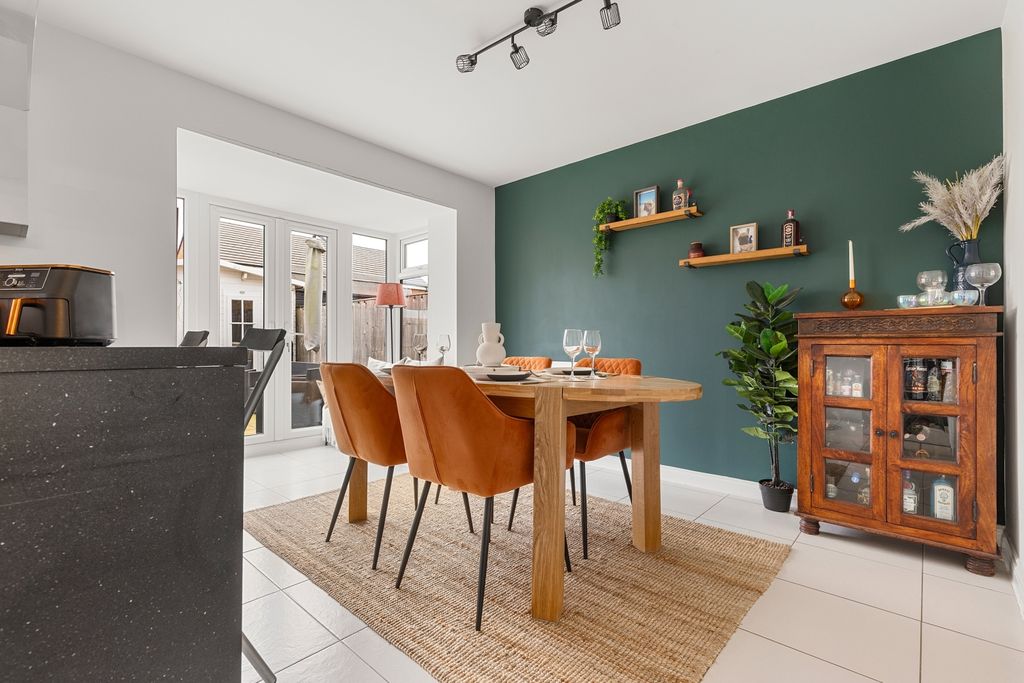 Property photo 3 of 21 Dining Room