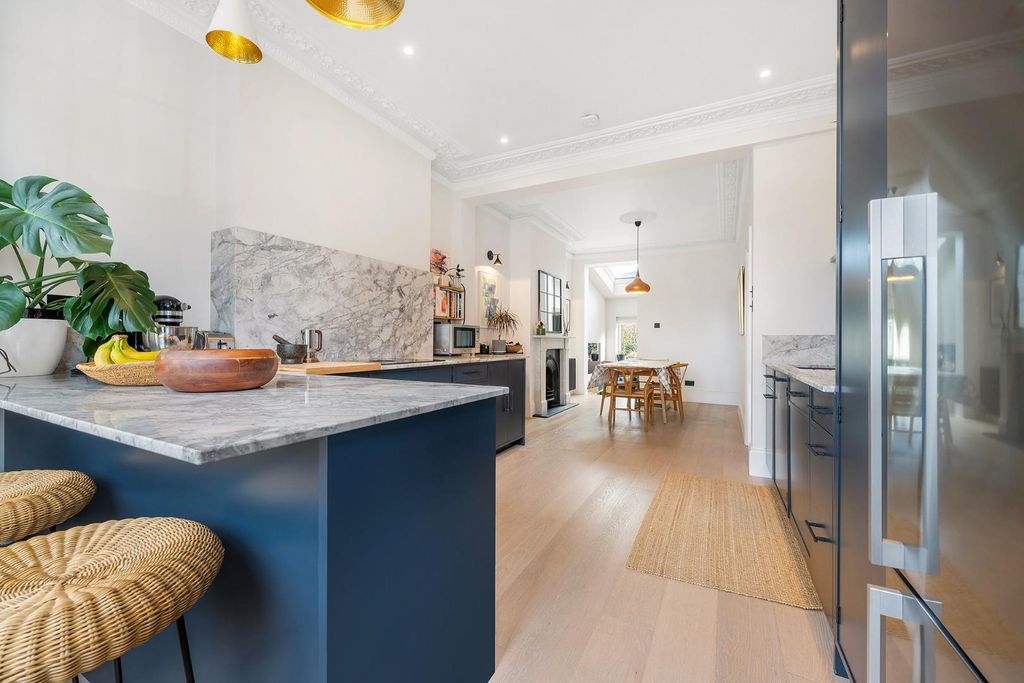 Property photo 2 of 21 Kitchen (2).Jpg