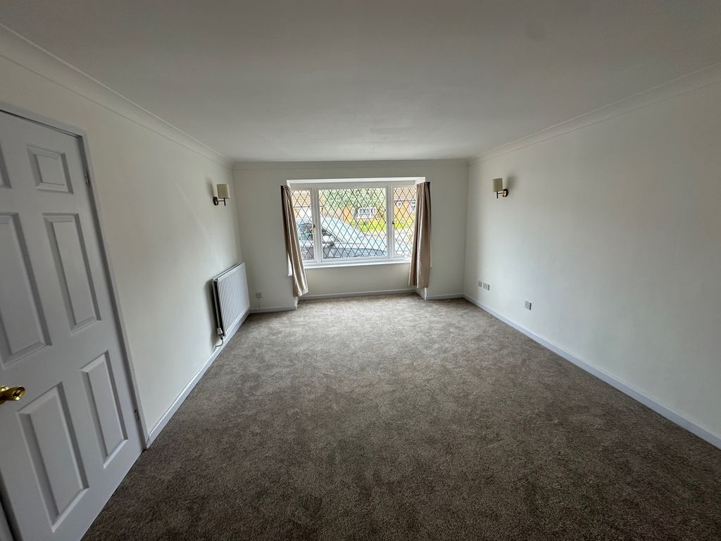 Property photo 3 of 18 Living Room