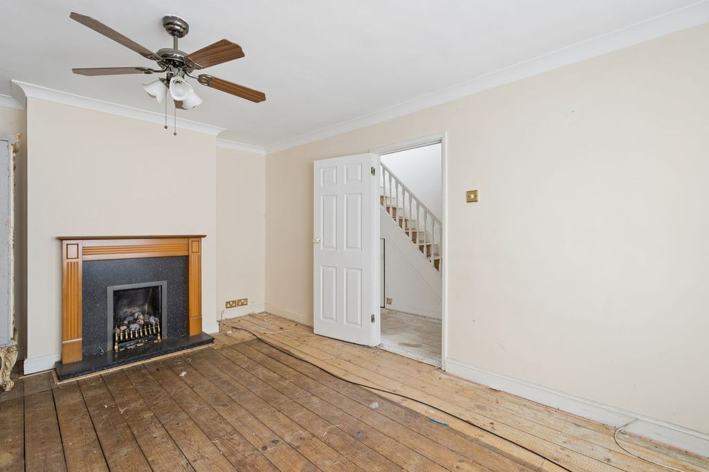 Property photo 2 of 24