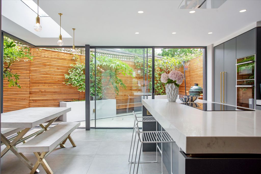 Property photo 2 of 18 Image