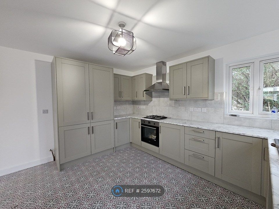Property photo 1 of 7 Kitchen