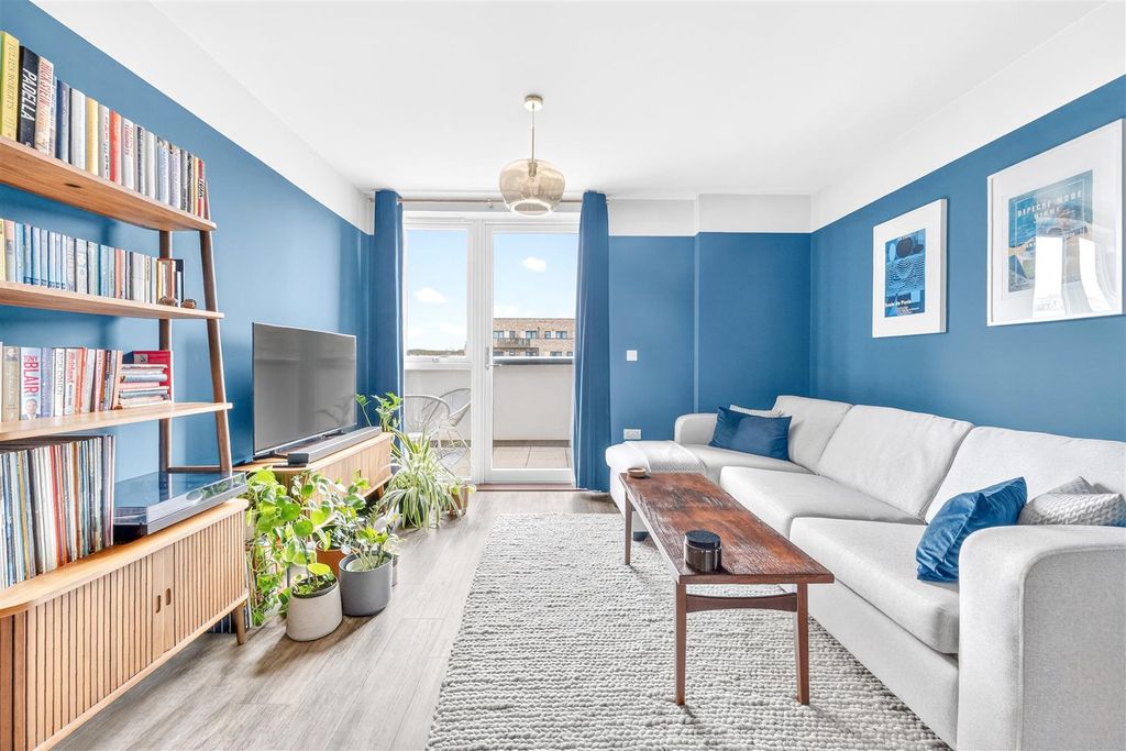 Property photo 3 of 18 8