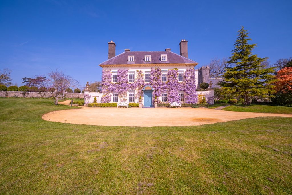 Property photo 1 of 93