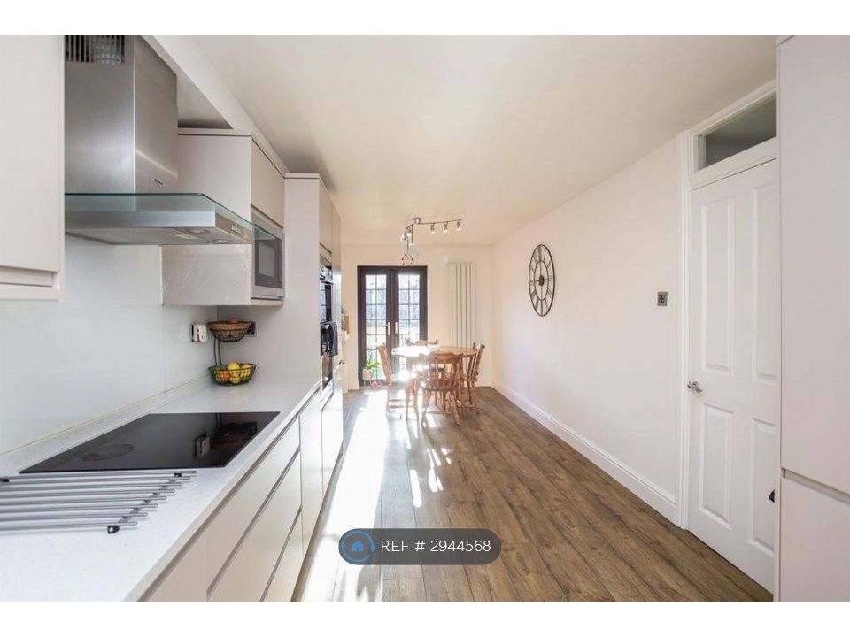 Property photo 3 of 11 Kitchen View 1