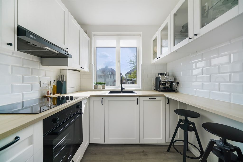 Property photo 1 of 15 (Main)