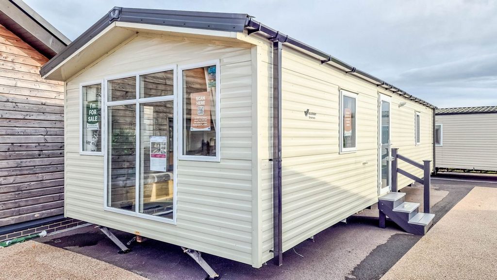 Property photo 1 of 17 Untitled 3