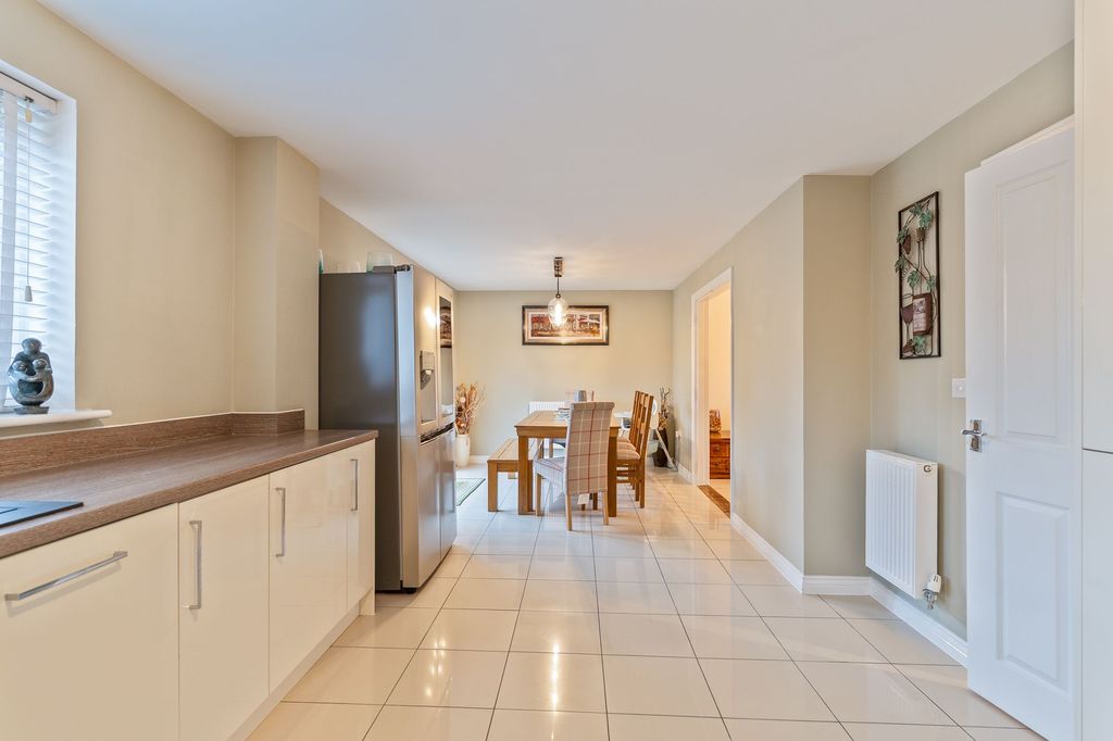 Property photo 2 of 29