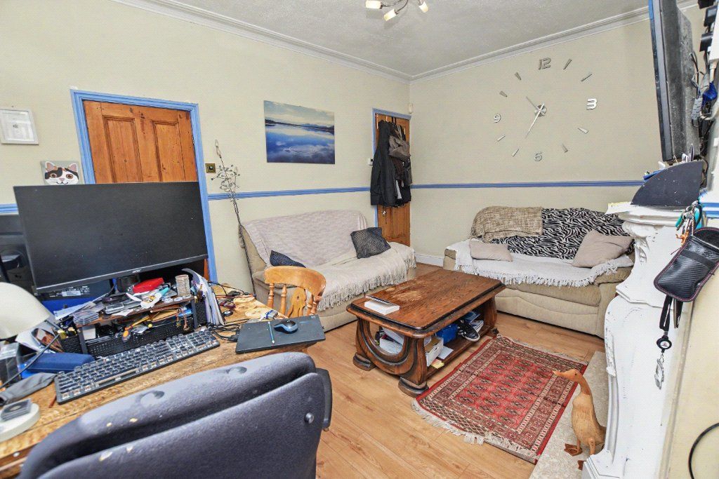 Property photo 3 of 19 Picture No. 06