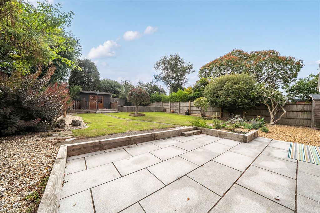 Property photo 2 of 12 Garden