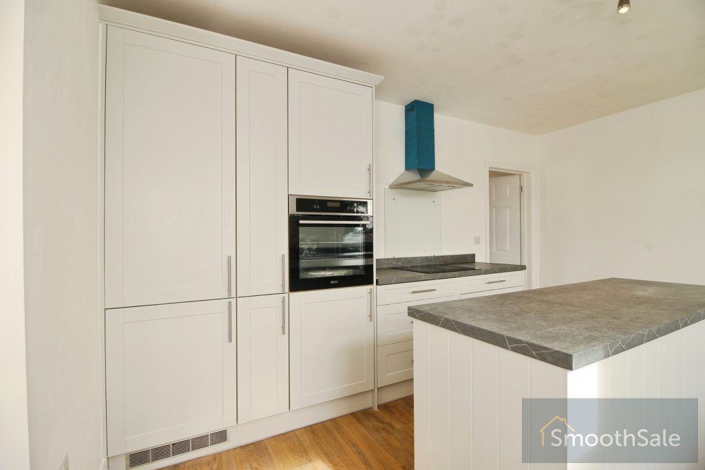 Property photo 3 of 33