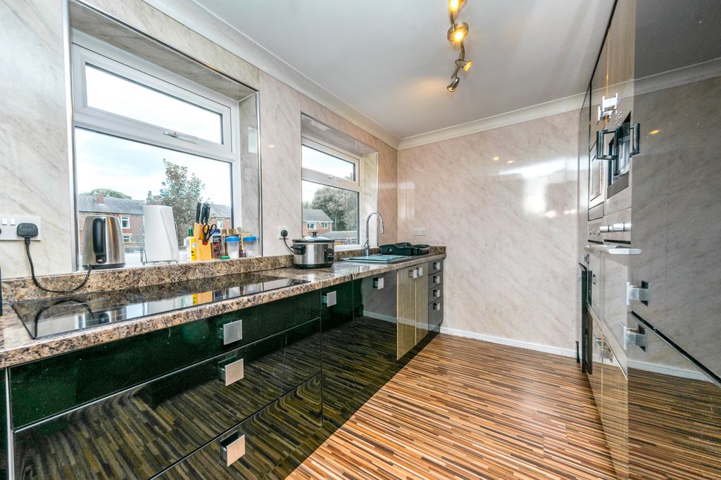 Property photo 2 of 21 Kitchen