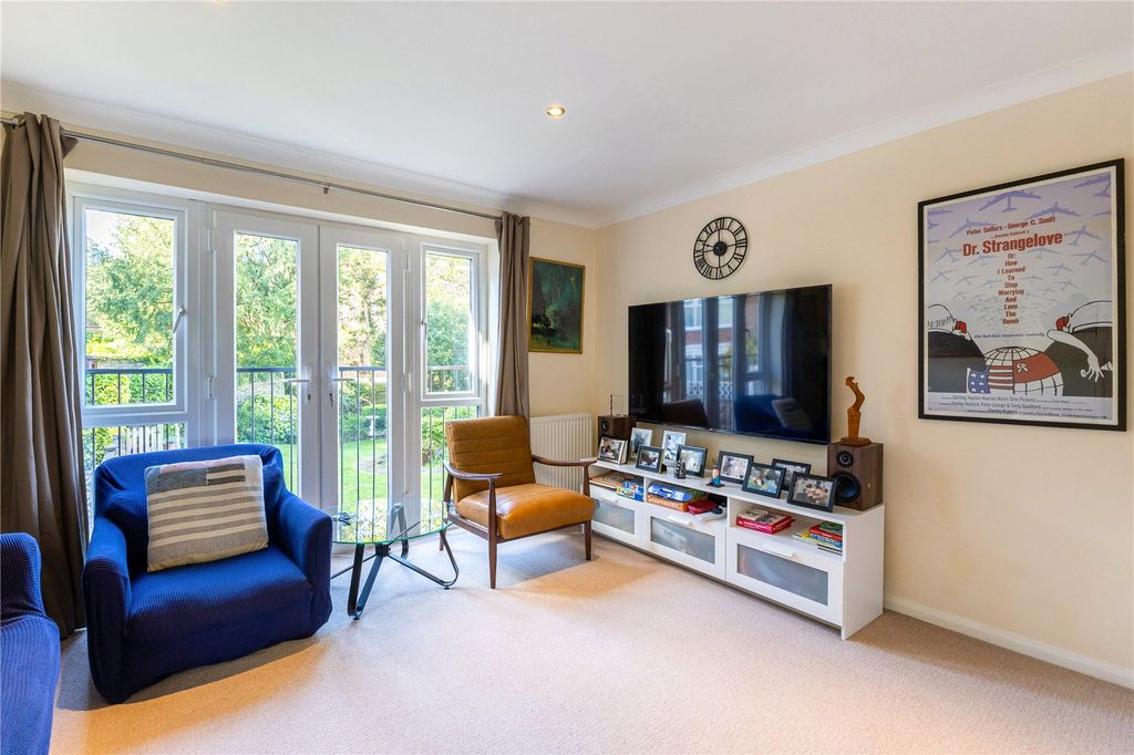 Property photo 3 of 18 Reception