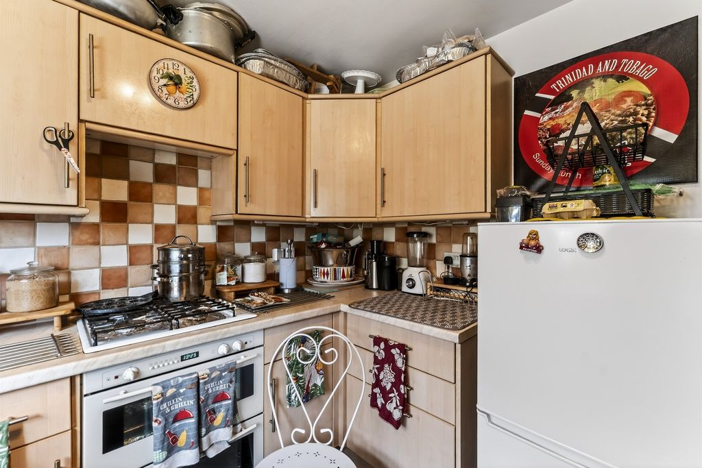 Property photo 2 of 20