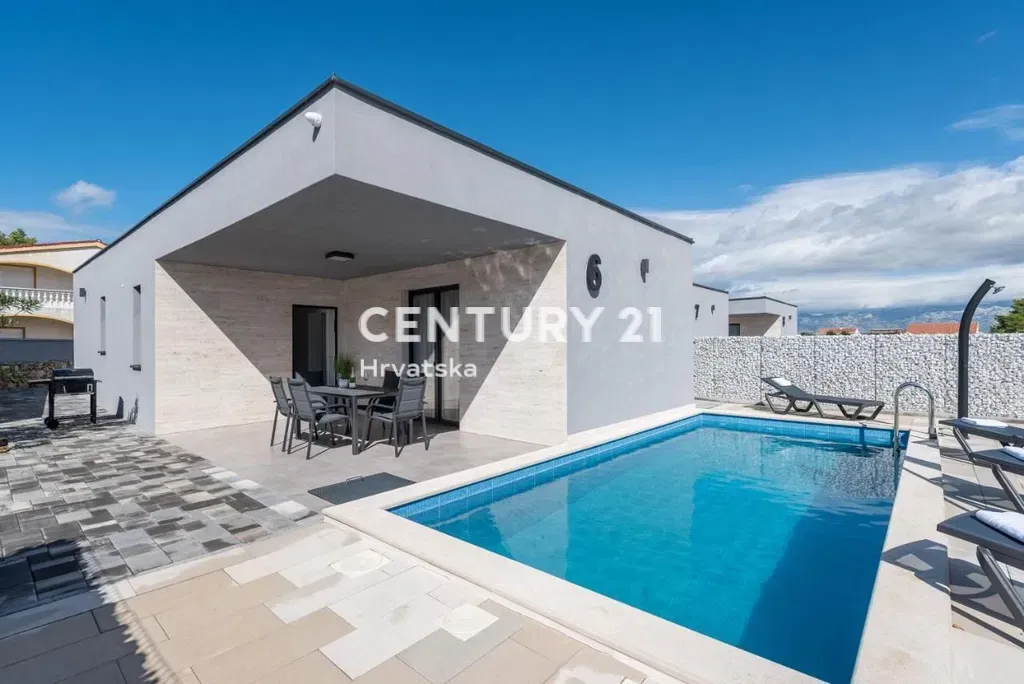 Property photo 1 of 33