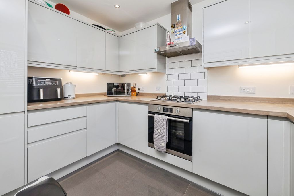 Property photo 2 of 16 Kitchen