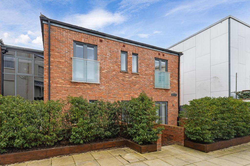 Property photo 1 of 27