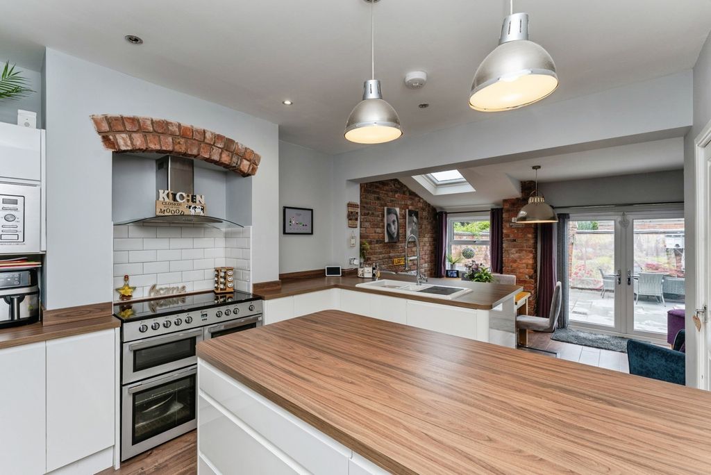 Property photo 1 of 26 Kitchen/Diner