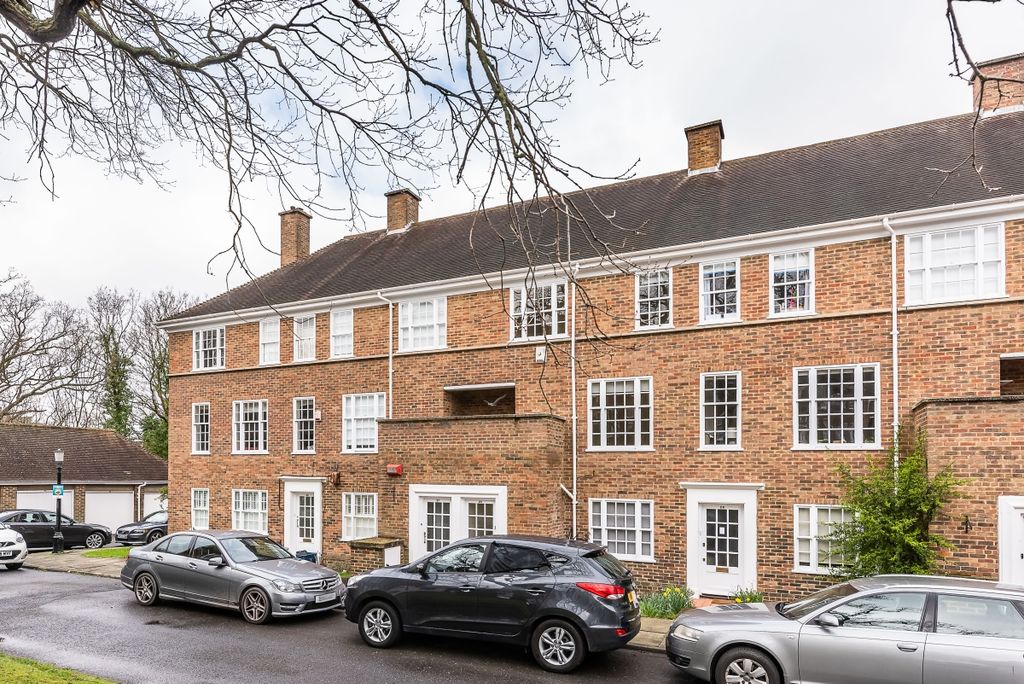 Property photo 1 of 12 External