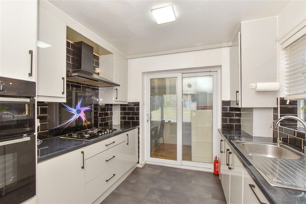 Property photo 3 of 16 Kitchen