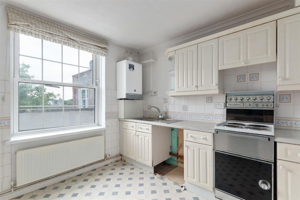 Property photo 3 of 13 Morden House