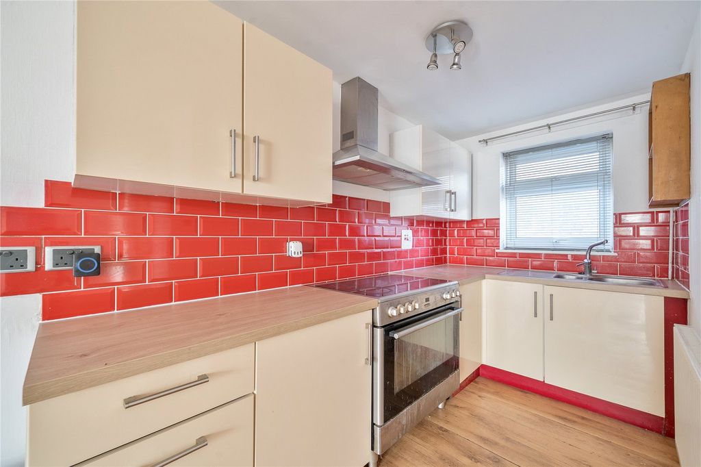 Property photo 3 of 10 Picture No. 11