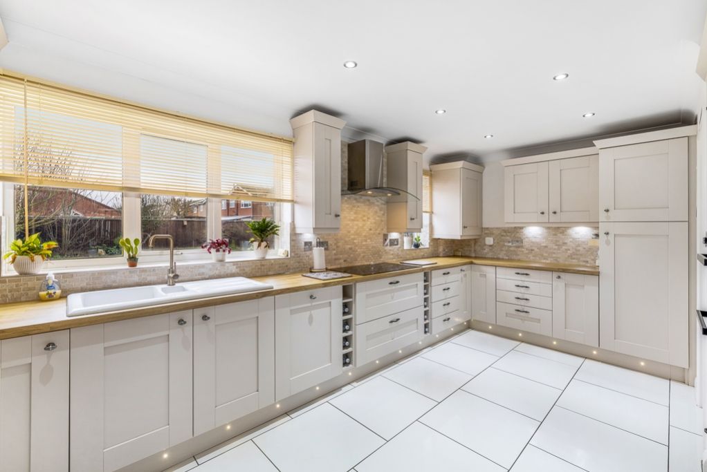 Property photo 3 of 30 2 Oakwood Glade (Holbeach)-18