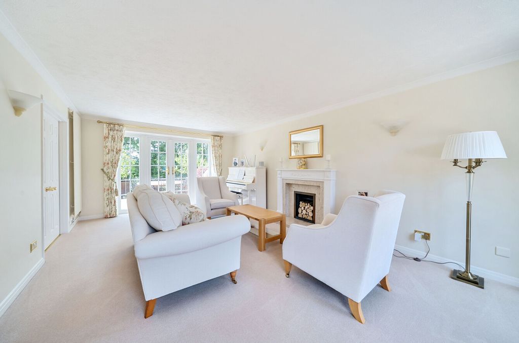 Property photo 2 of 16 1313710-13-685Aae...