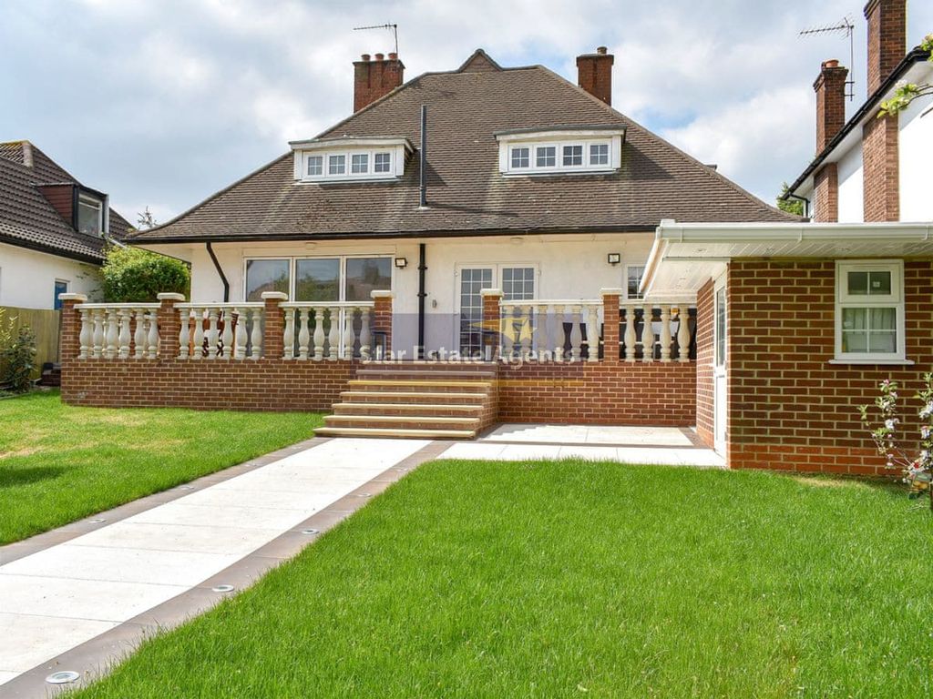 Property photo 3 of 13 6