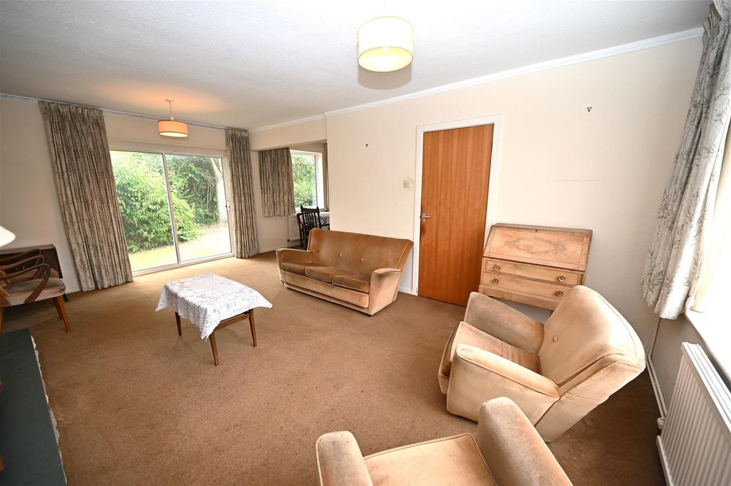 Property photo 2 of 19 Lounge 3.Jpg