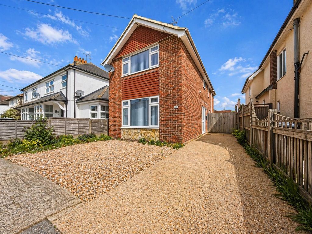 Property photo 1 of 25 19 Hillview (17).Jpg