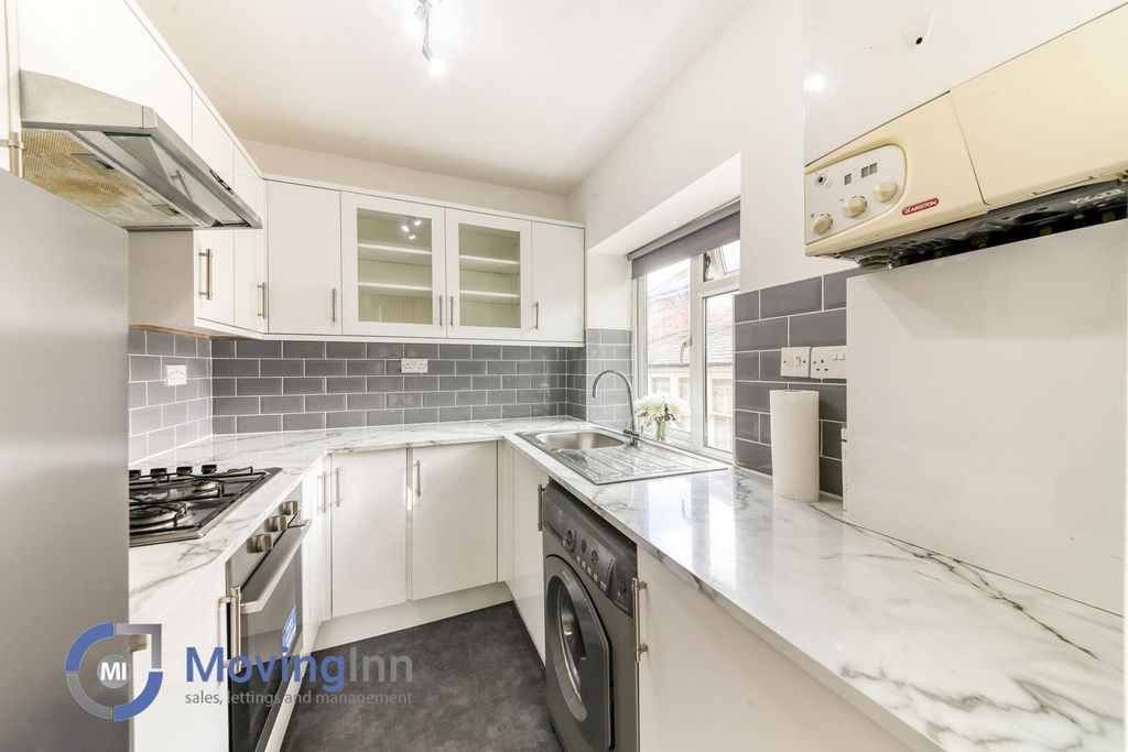 Property photo 1 of 11 Kitchen