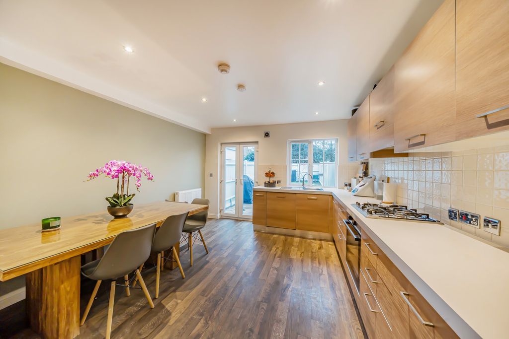 Property photo 2 of 21 1394393-24-696118...